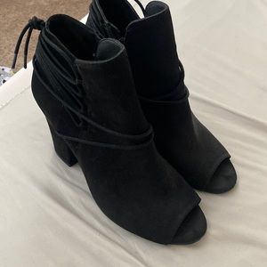 Worn twice Jessica Simpson black heels